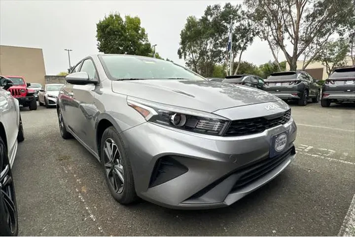 $16390 : Kia Forte 2024 LXS 4dr Sedan image 2
