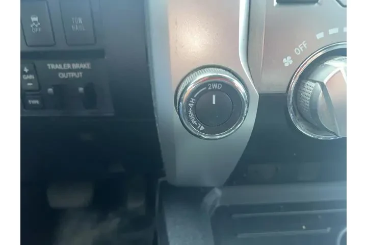 $16872 : Toyota Tundra 2017 4x4 SR5 4 image 6