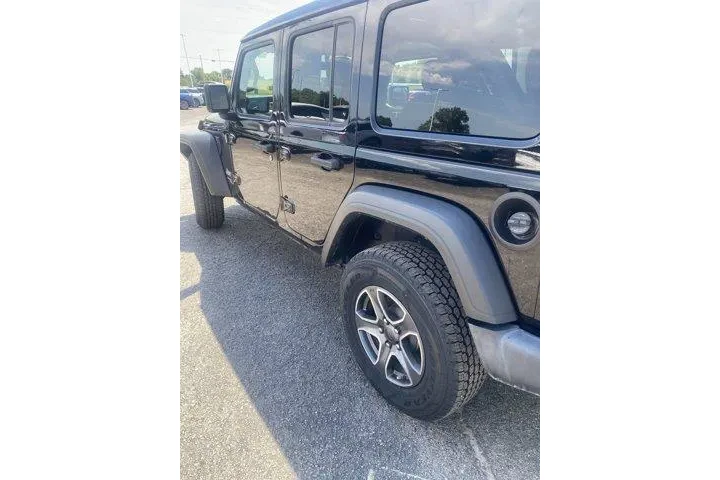 $28987 : Jeep Wrangler Unlimited 2021 image 8