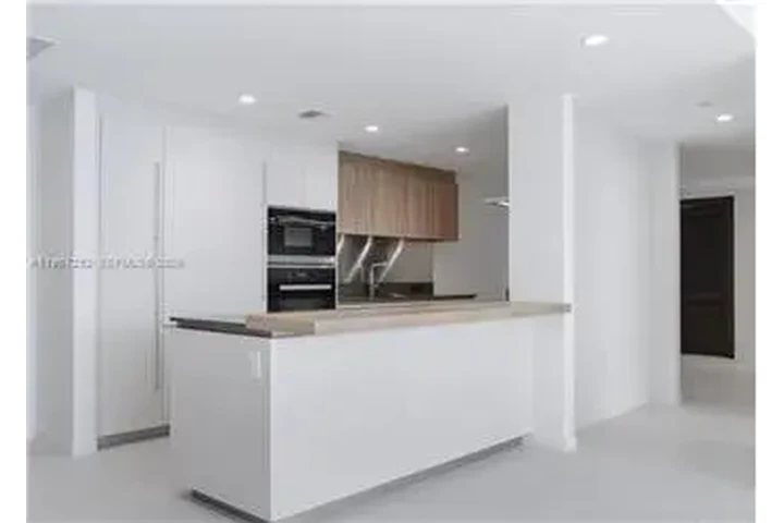 $12000 : Rental property with 3 bedro image 3