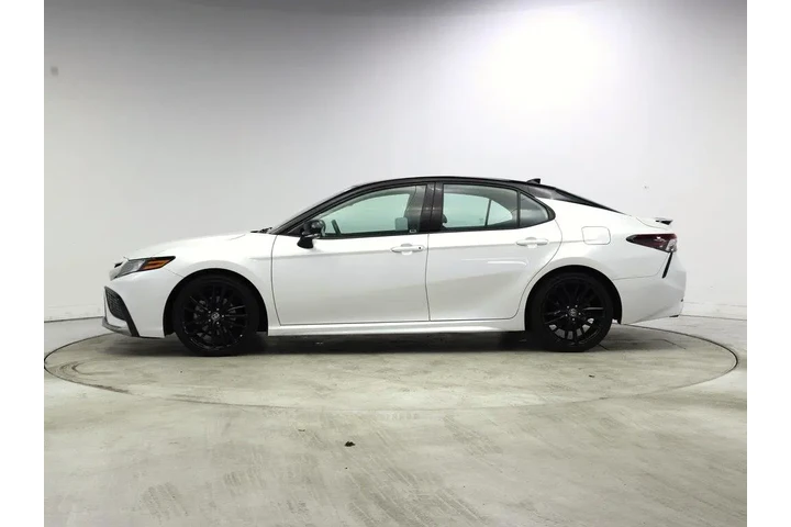 $28998 : Toyota Camry Hybrid 2022 XSE image 3