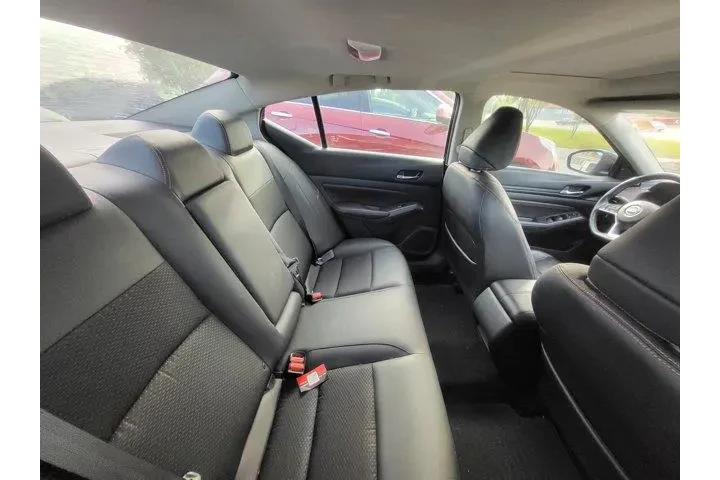 $17481 : Nissan Altima 2020 2.5 SR 4d image 9