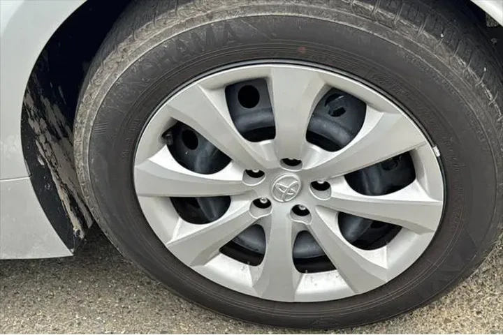 $23990 : Toyota Corolla 2026 LE 4dr S image 4