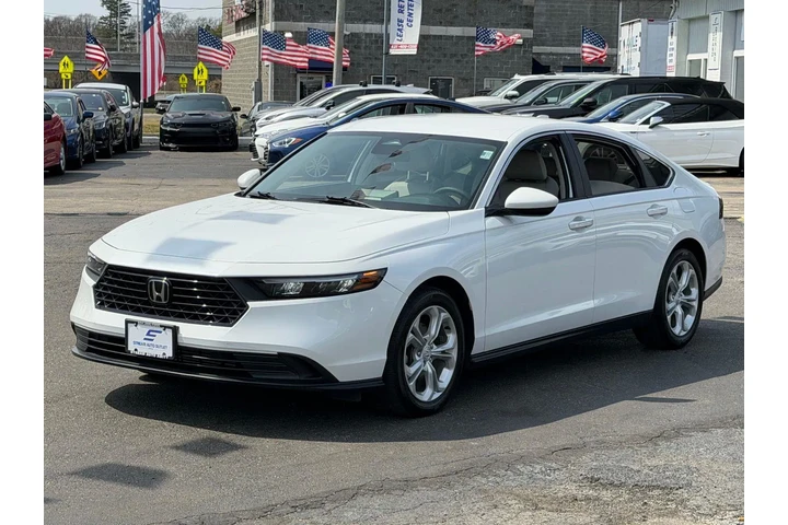 $23798 : Honda Accord 2023 LX 4dr Sed image 3