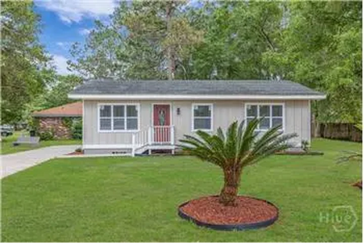 $1950 : Rental property with 3 bedro image 1