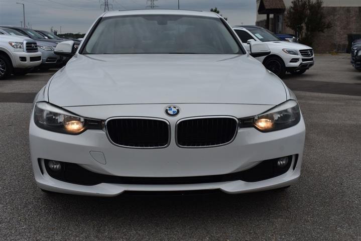 2013 BMW 3 Series 320i image 10