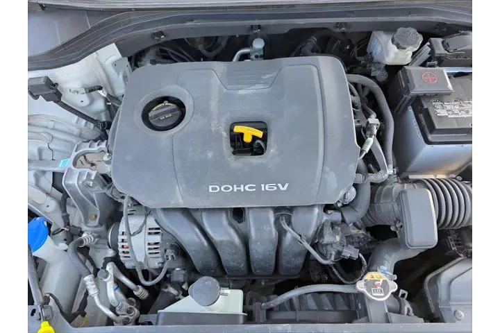 $8266 : Hyundai ELANTRA 2017 Limited image 10