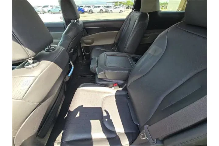$33060 : Kia Carnival 2025 LX 4dr Min image 5