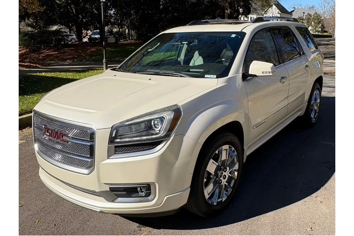 $4900 : 2015 GMC Acadia Denali image 2