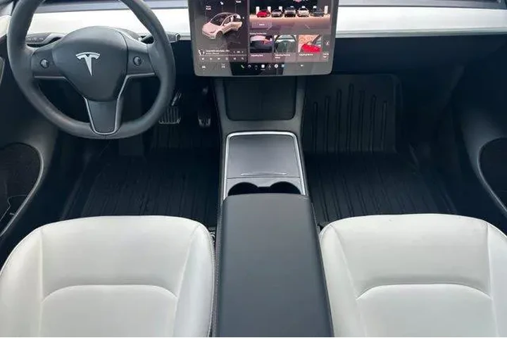 $29900 : Tesla Model Y 2023 AWD Long image 6