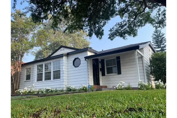 $1600 : NoHo Rental image 1