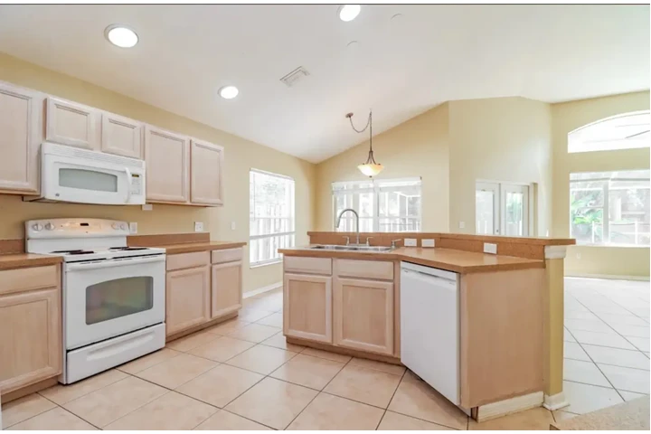 $1200 : This standout house image 6
