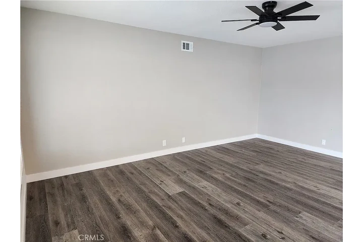 $900 : Cuarto mediano image 1