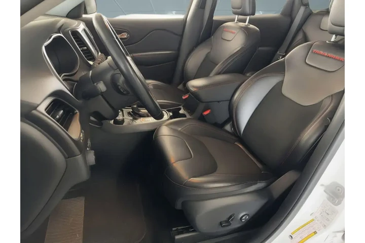 $14499 : Jeep Cherokee 2019 4x4 Trail image 5