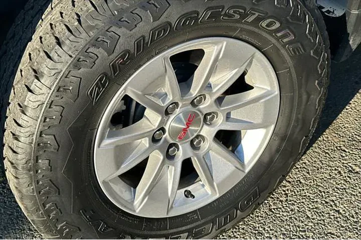 $36990 : GMC Sierra 1500 2023 4x4 SLE image 4