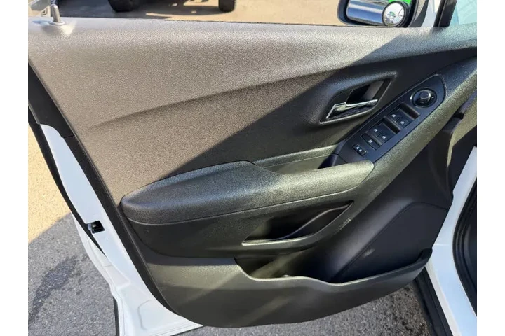 $6995 : 2016 Trax LT image 9