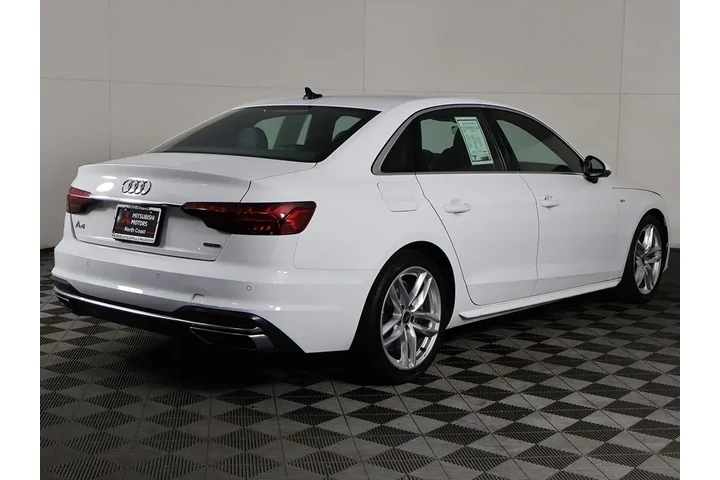 $21393 : Audi A4 2022 AWD quattro S l image 9