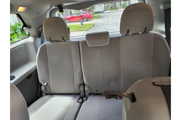 $9900 : 2015 Toyota Sienna LE Minivan image 10