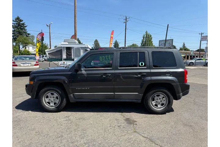 2011 Patriot Latitude image 6