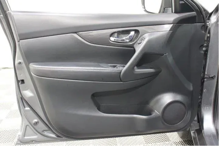 $14985 : Nissan Rogue 2020 SV 4dr Cro image 6