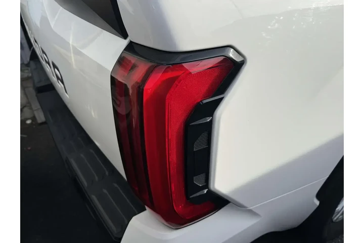 $37985 : Toyota Tundra 2023 4x4 SR5 4 image 2