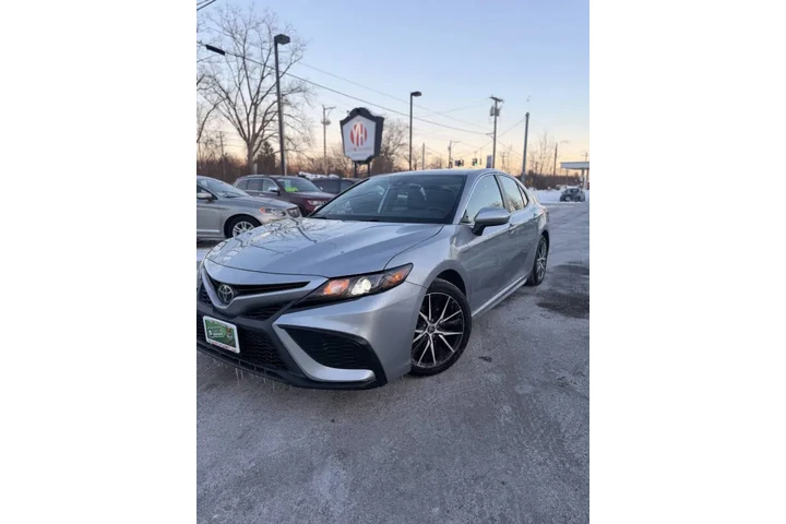 $19995 : 2021 Camry SE image 3