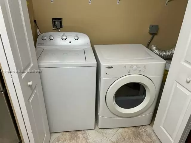 $2300 : Miami: Lakes  Remodelado image 4