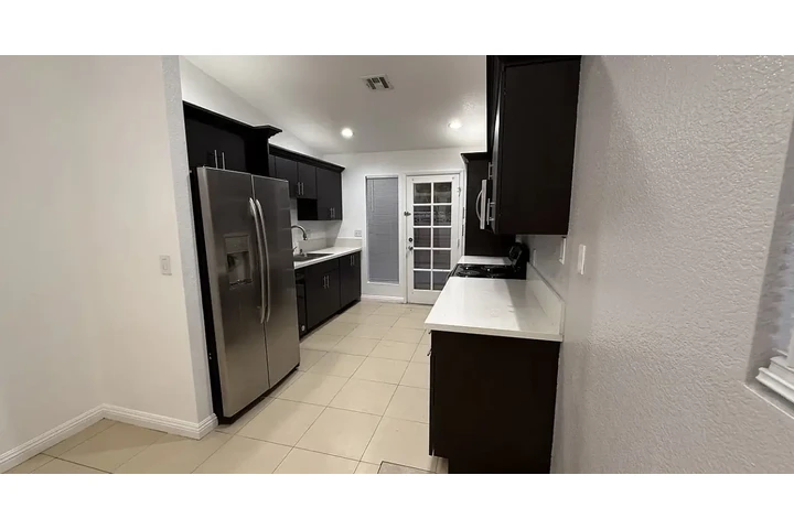 $1000 : spacious  3-bedroom home image 4