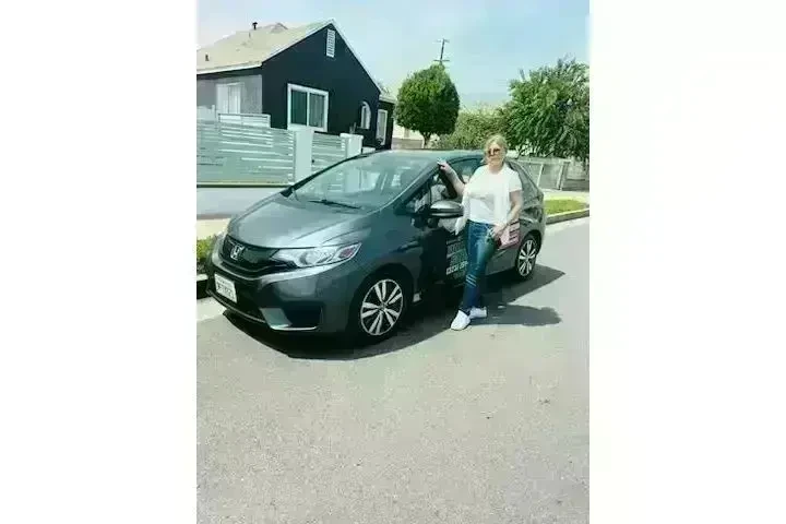 **INSTRUCTORA CERTIFICADA DMV* image 3