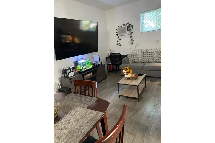 $1800 : 1Bedroom Apartment Riverside image 4