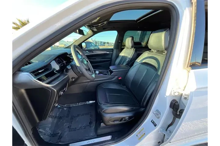 $38556 : Jeep Grand Cherokee L 2023 4 image 10