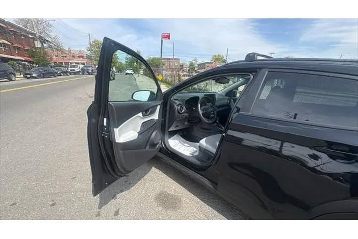 $20079 : Hyundai KONA 2023 AWD SEL 4d image 10