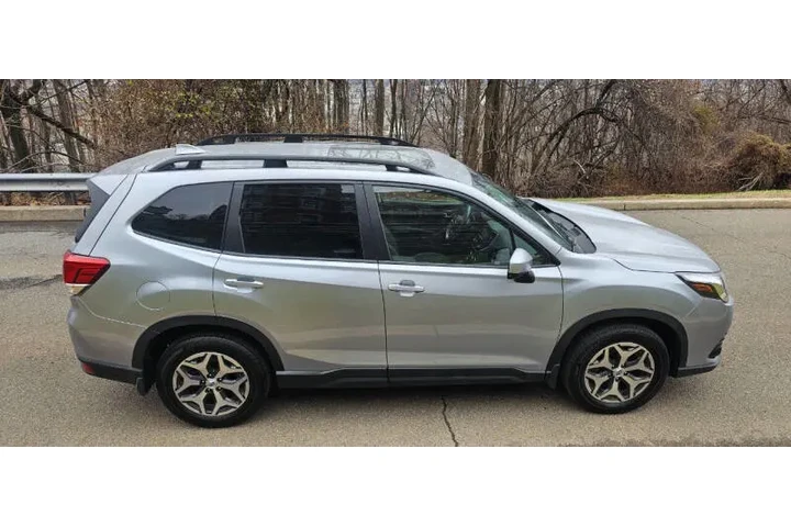 $23995 : 2023 Forester Premium image 7