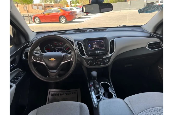 2022 Equinox LS 2WD image 9