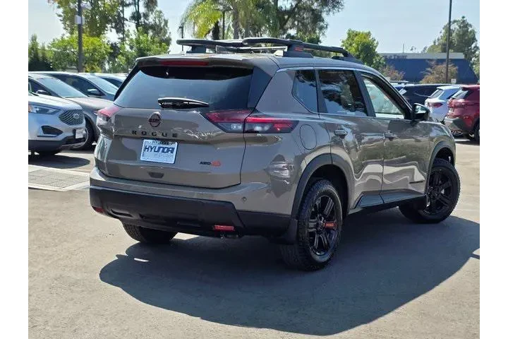 $32332 : Nissan Rogue 2025 AWD Rock C image 5