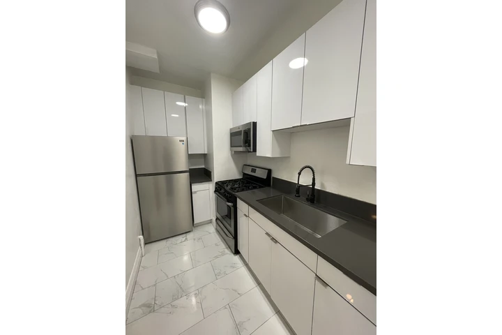 $1475 : Studio Disponible image 3