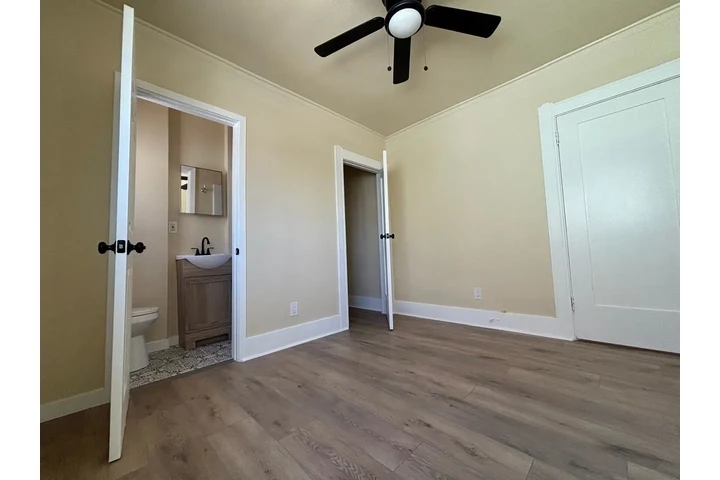 $975 : En renta cuarto image 1