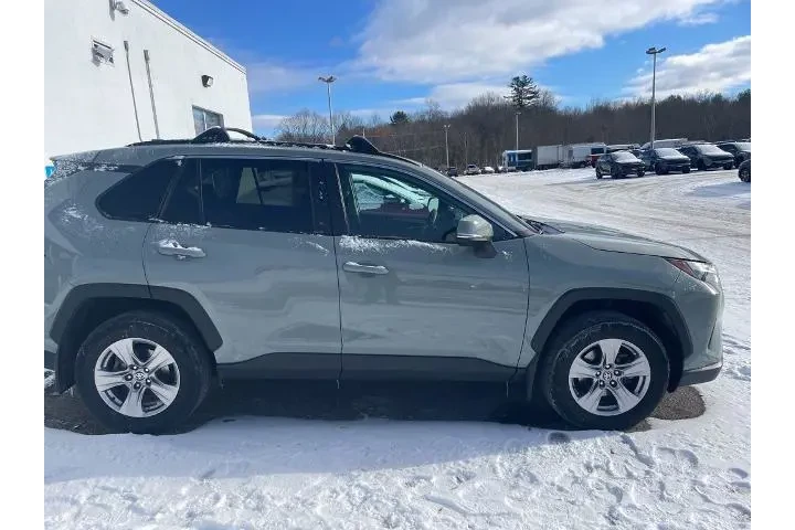 $29991 : Toyota RAV4 2023 AWD XLE 4dr image 8