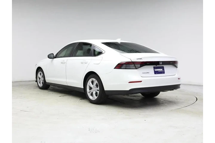 $27998 : Honda Accord 2025 LX 4dr Sed image 2