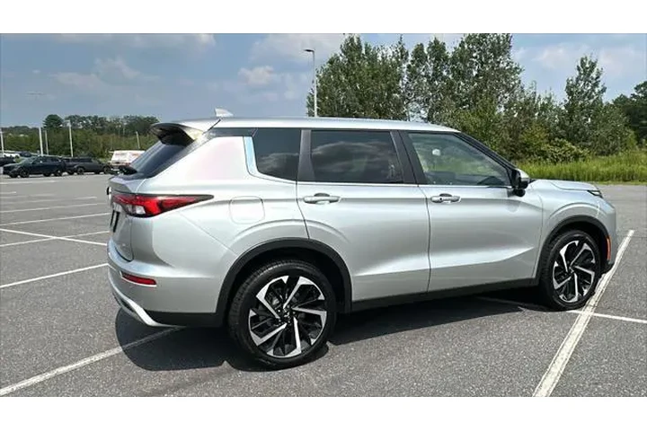 $22869 : Mitsubishi Outlander 2022 AW image 5