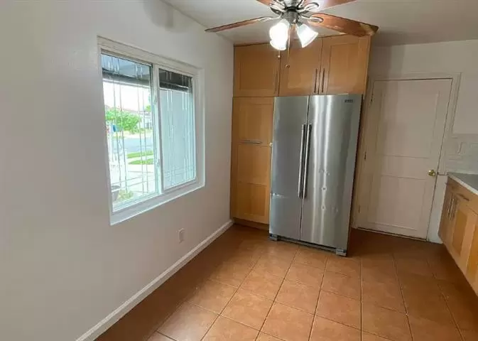 $1000 : Welcome Home To This 1bed 1Ba image 6