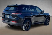 $31570 : Jeep Grand Cherokee 2023 4x2 thumbnail