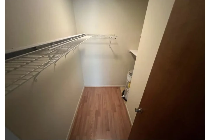 $1350 : Rent image 5