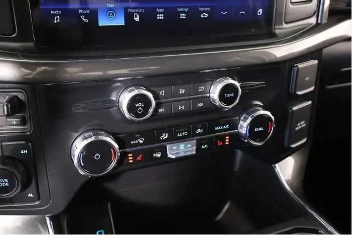 $32682 : Ford F-150 2023 4x4 XLT 4dr image 8