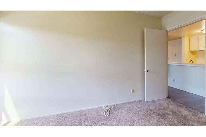 $1000 : The Ray Apartments image 1