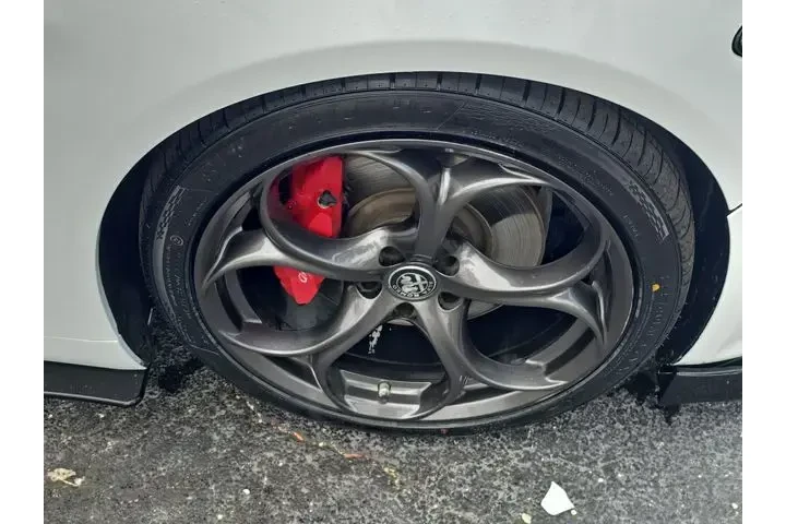 $13990 : Alfa Romeo Giulia 2019 Base image 8