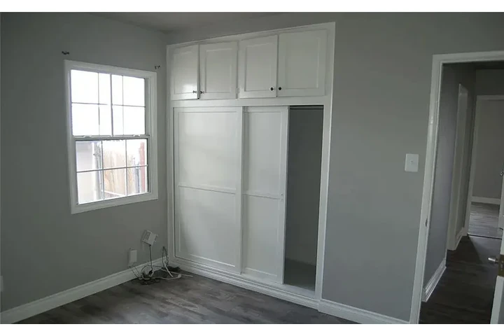 $2000 : Available for lease! image 3