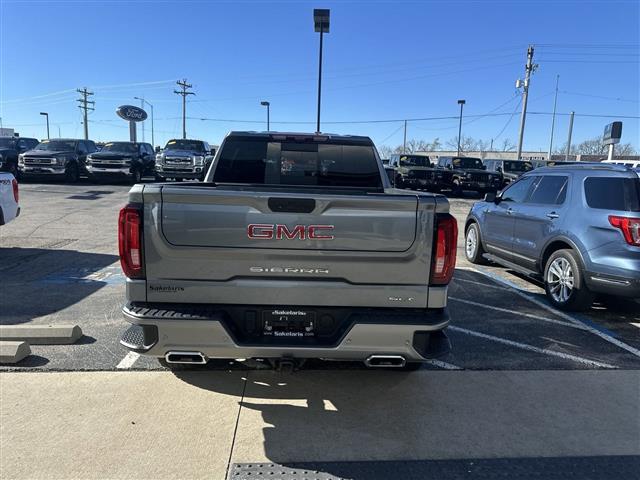 $43814 : 2021 Sierra 1500 SLT Truck Cr image 5