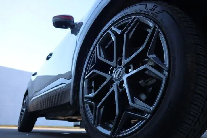 $23879 : Nissan Kicks 2025 AWD SR 4dr image 10