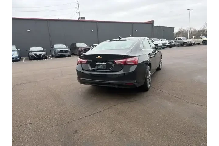 $23980 : Chevrolet Malibu 2024 LT 4dr image 9